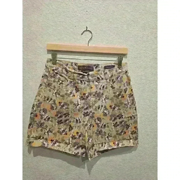 Gloria Vanderbilt Amanda FLORAL PRINT SOFT TOUCH DENIM SHORTS  SIZE 6 - Picture 1 of 3